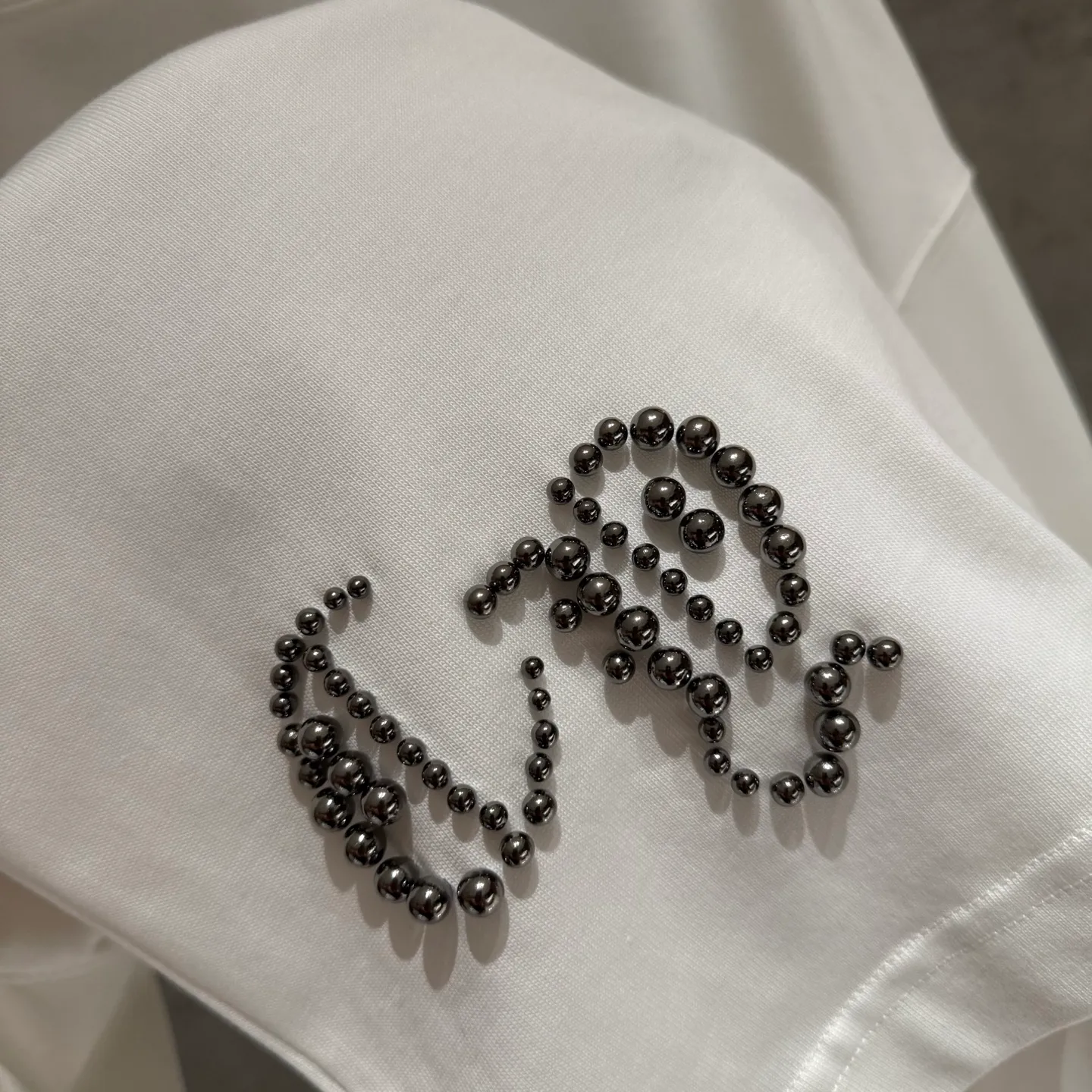 🅿️350 [Strict quality control] CH Croixin's new long-sleeved sweatshirt T-shirt. Heavy 420g double yarn fabric. Beaded on the front. Wash the whole garment twice. Frayed and torn on all four sides. Heavy fabric. The neckline is made of icy Salona. Loose fit. Deep, wide and stylish. No deformation or shrinkage. Color: 3 colors, black, white and gray. Size: M-2xl
